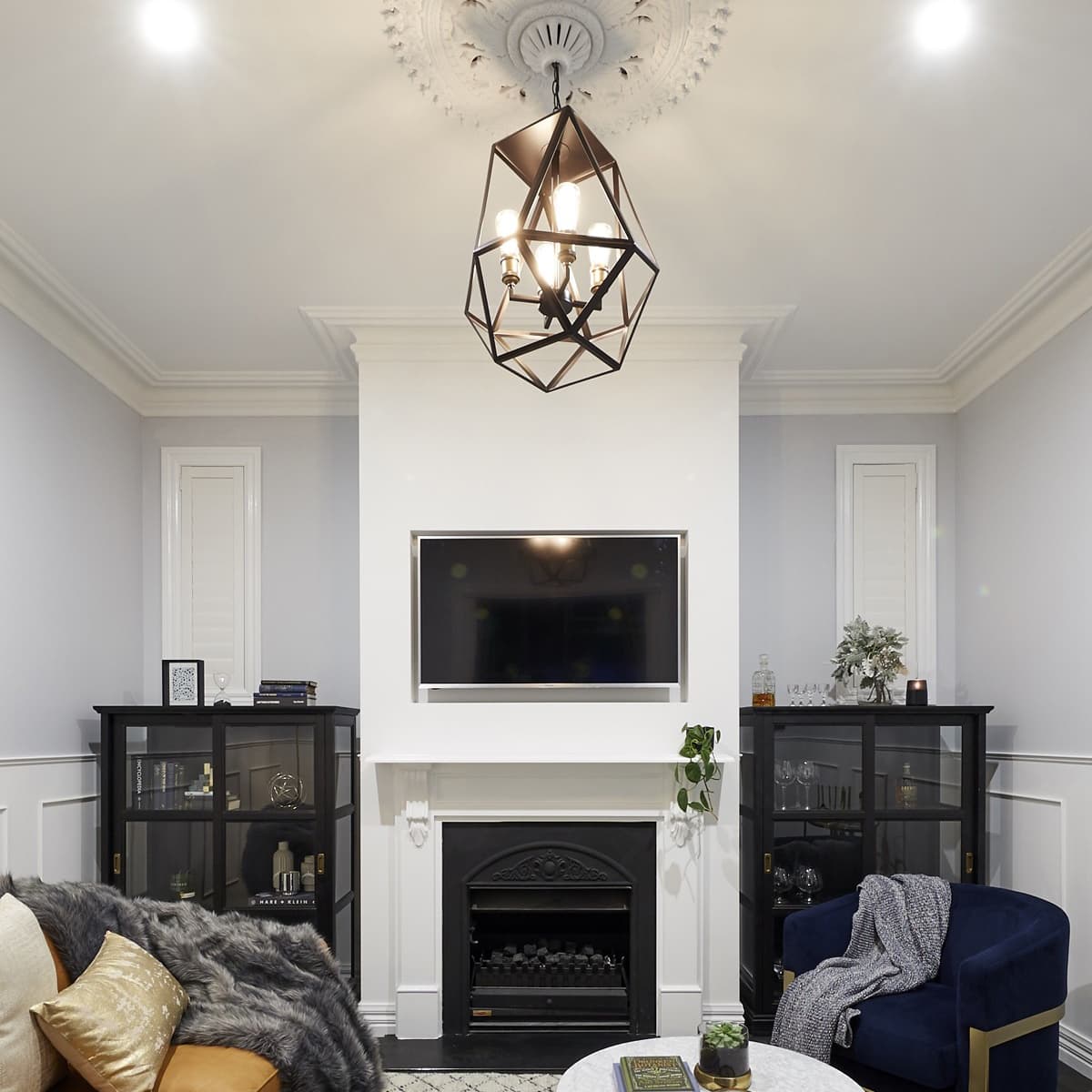 Vaille 4 Light Pendant in Oil Rubbed Bronze-img-4