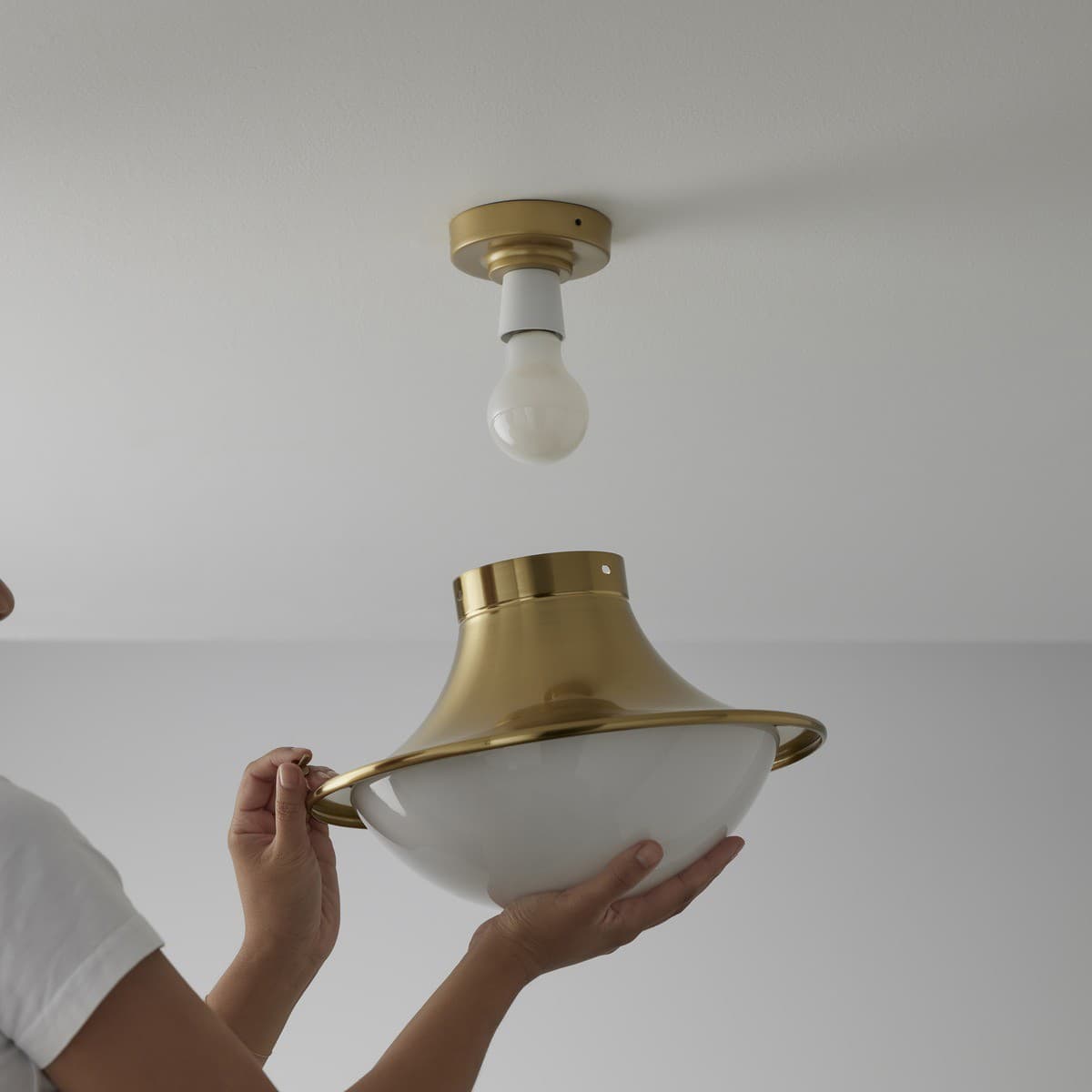 Maine 1 Light Batten Fix in Brass