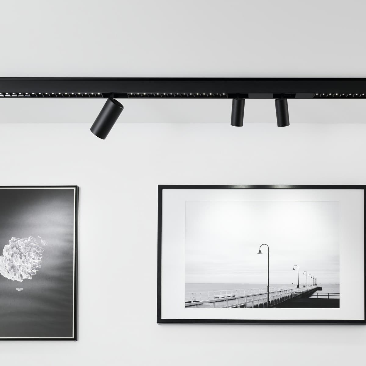 MFL Induction Medium Cylinder Track Light in Black