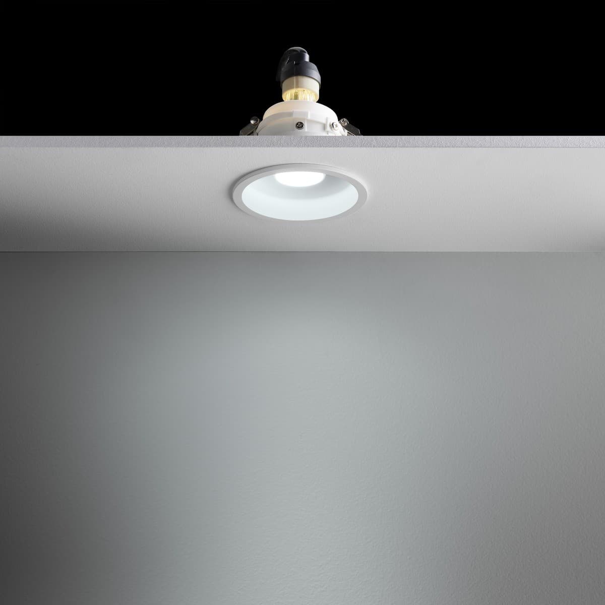 Blaze GU10 Recessed Gimble With Snoot 88mm Cut Out Downlight in White-img-6