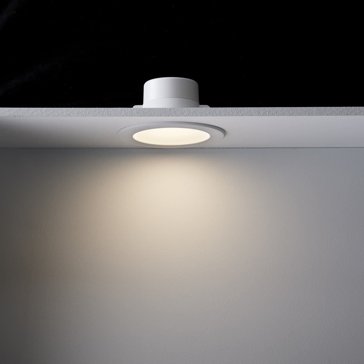 Eclipse Maxi LED Recessed Colour Switch 90mm Cut Out Downlight in White-img-6