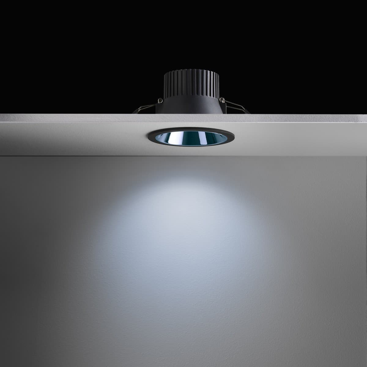Zesta LED CCT Recessed 90mm Cut Out Downlight in Black with Chrome Reflector-img-3