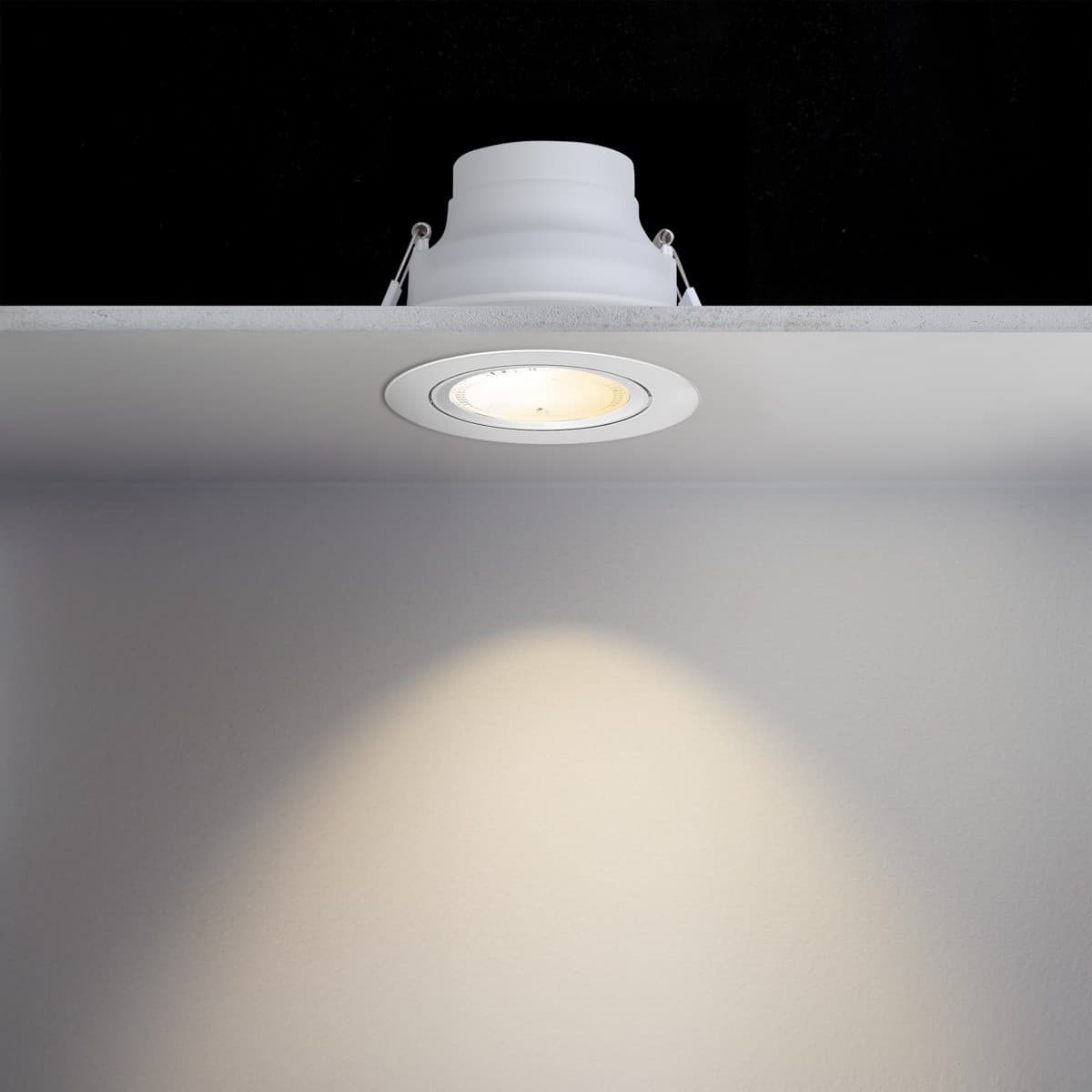 Scope Lens LED Colour Switch 90mm Cut Out Gimble Downlight in White