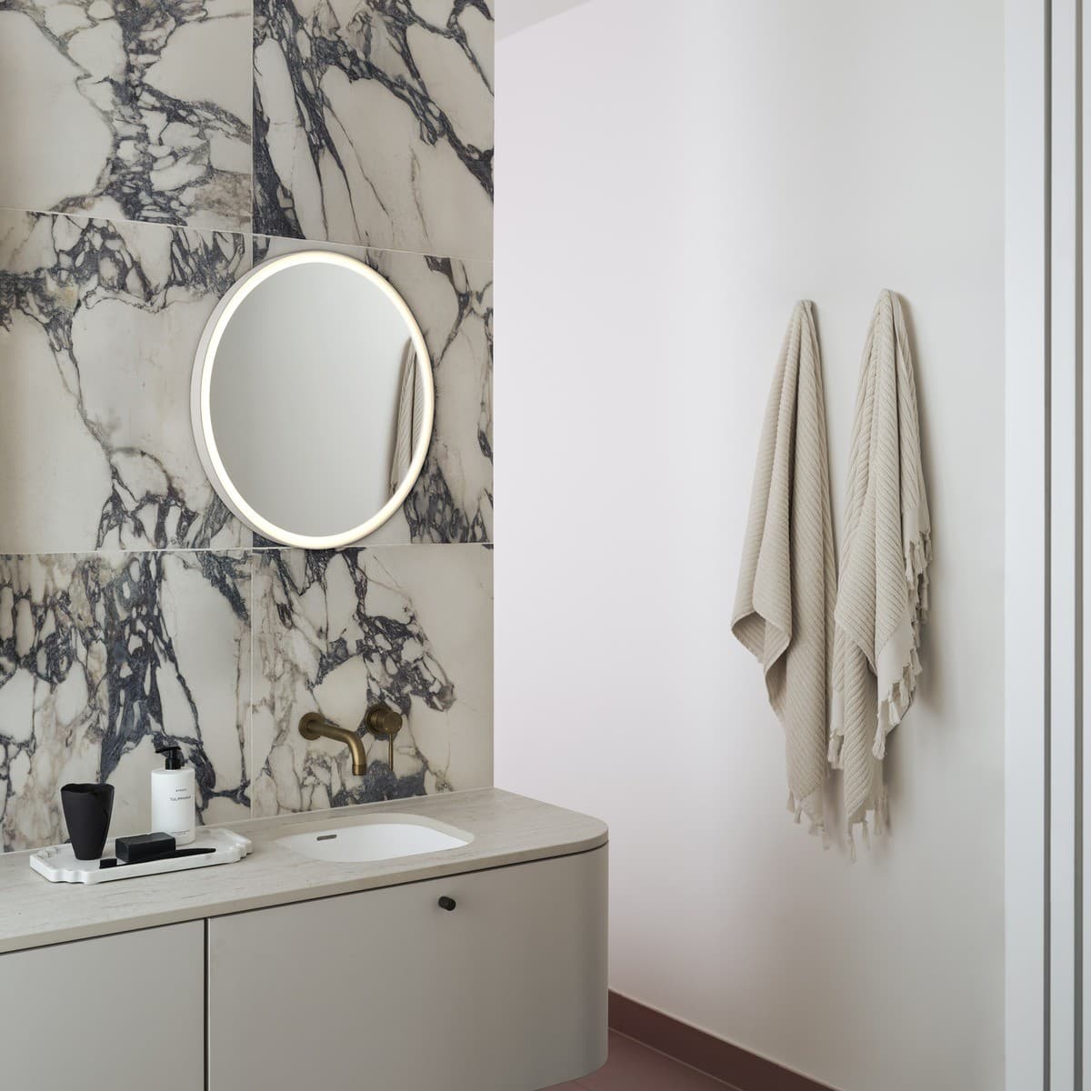 Contour LED Colour-Shifting Round Mirror in White-img-2