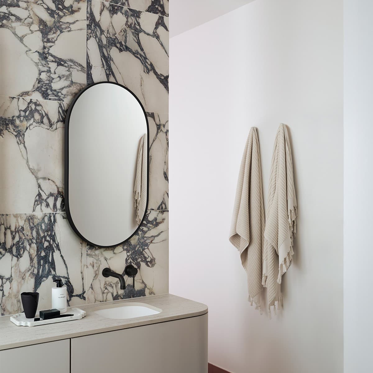 Contour Oval Mirror Frame Only in Black-img-4