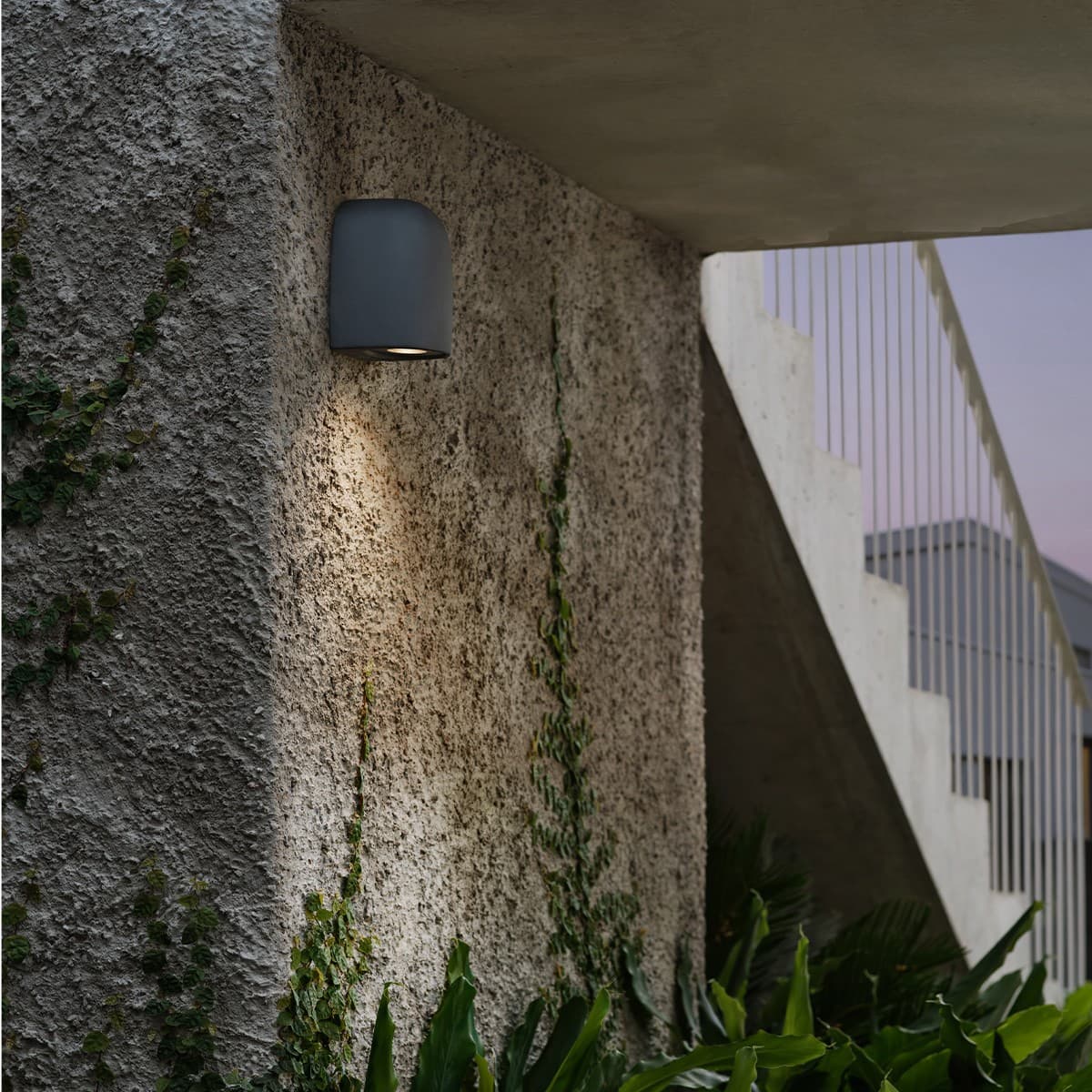 Flinders Sculpt Exterior Wall Bracket in Black-img-4