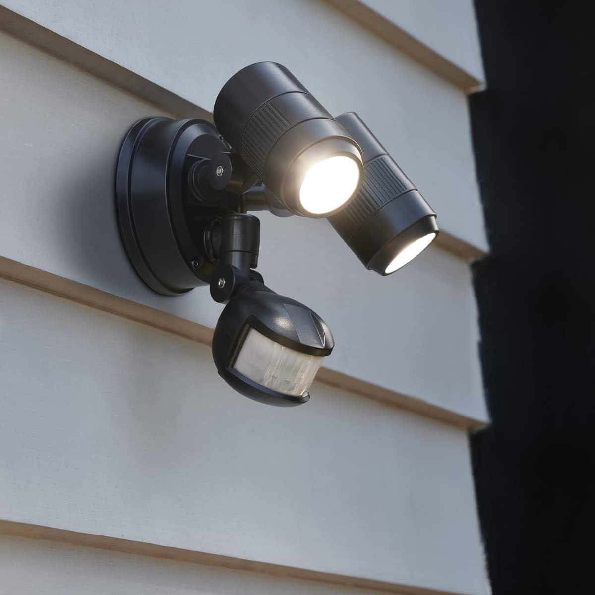 LEDlux Secure 2 Light LED Colour Switch Flood Light With Sensor in Black-img-4