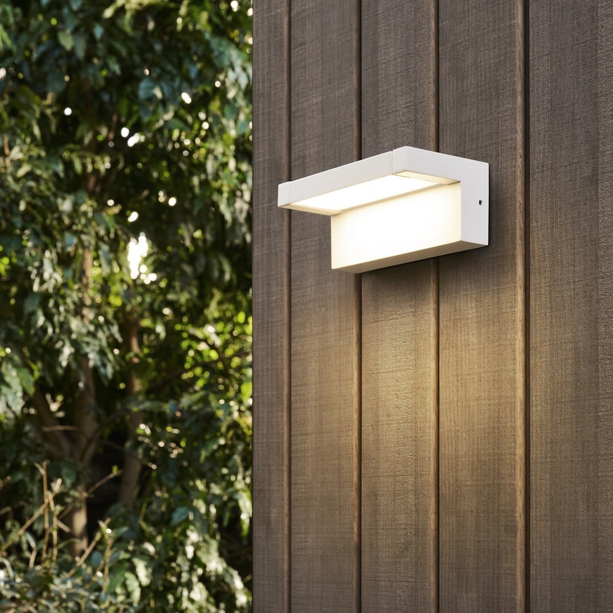 Base LED Exterior Flood Light in White-img-6