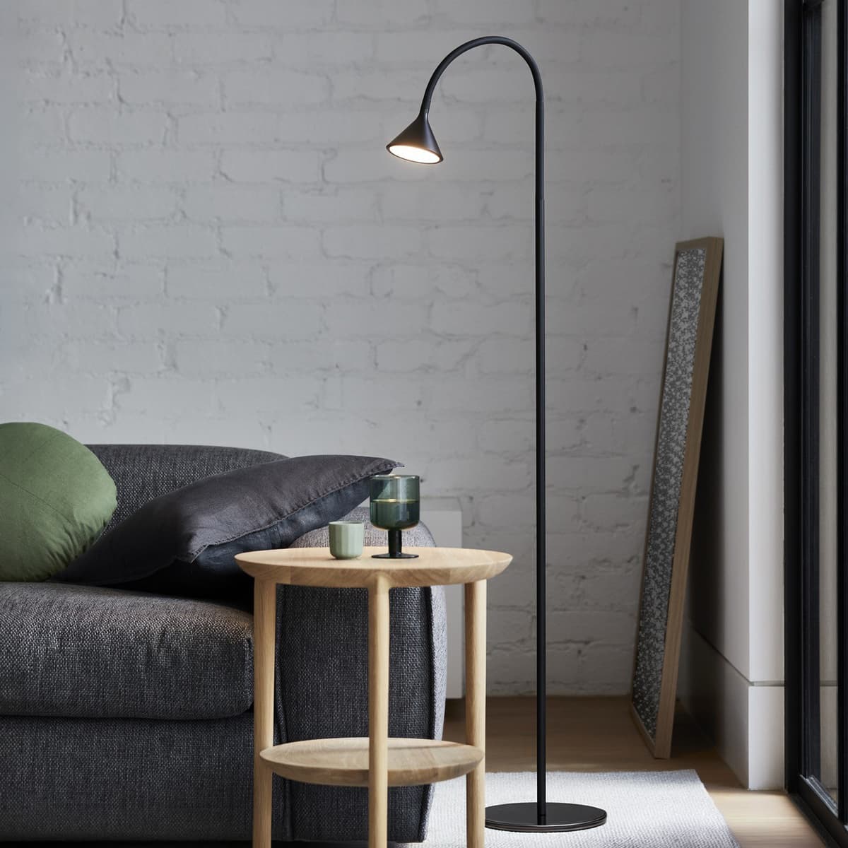 Bensen LED Floor Lamp in Black