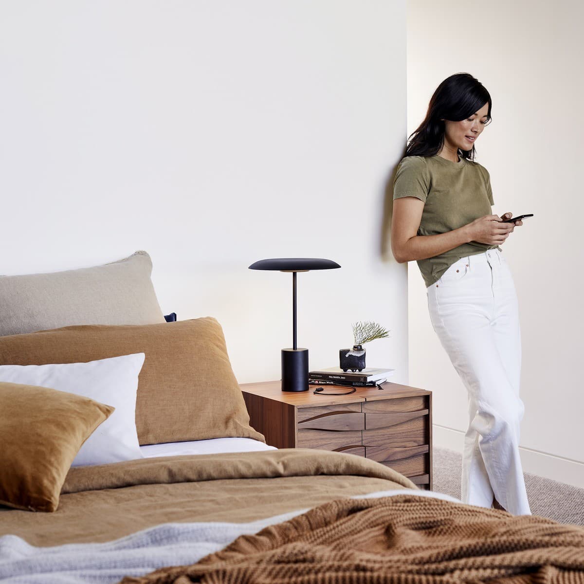 Smith LED Table Lamp with USB Port in Black