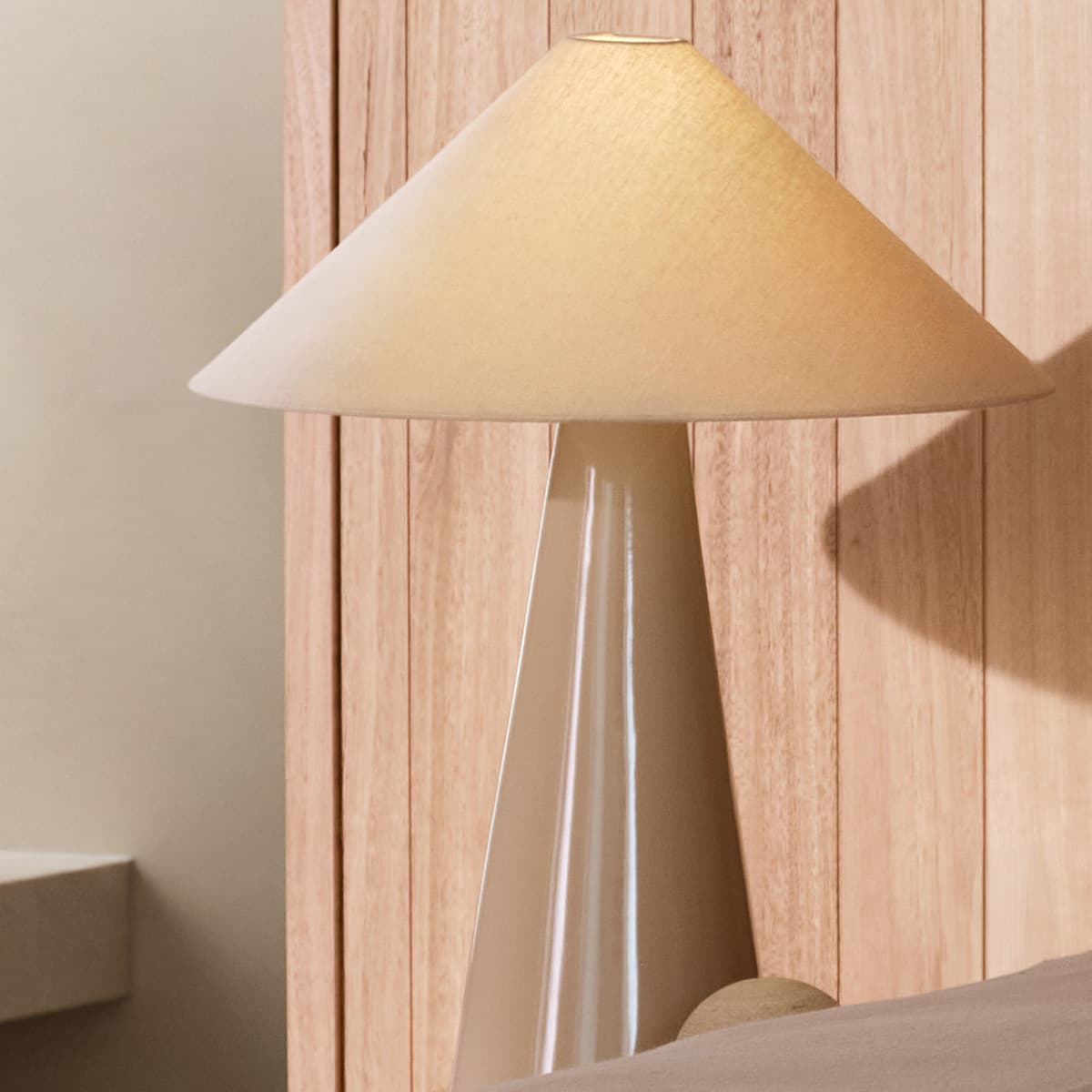Sonja 1 Light Ceramic Table Lamp in Fawn