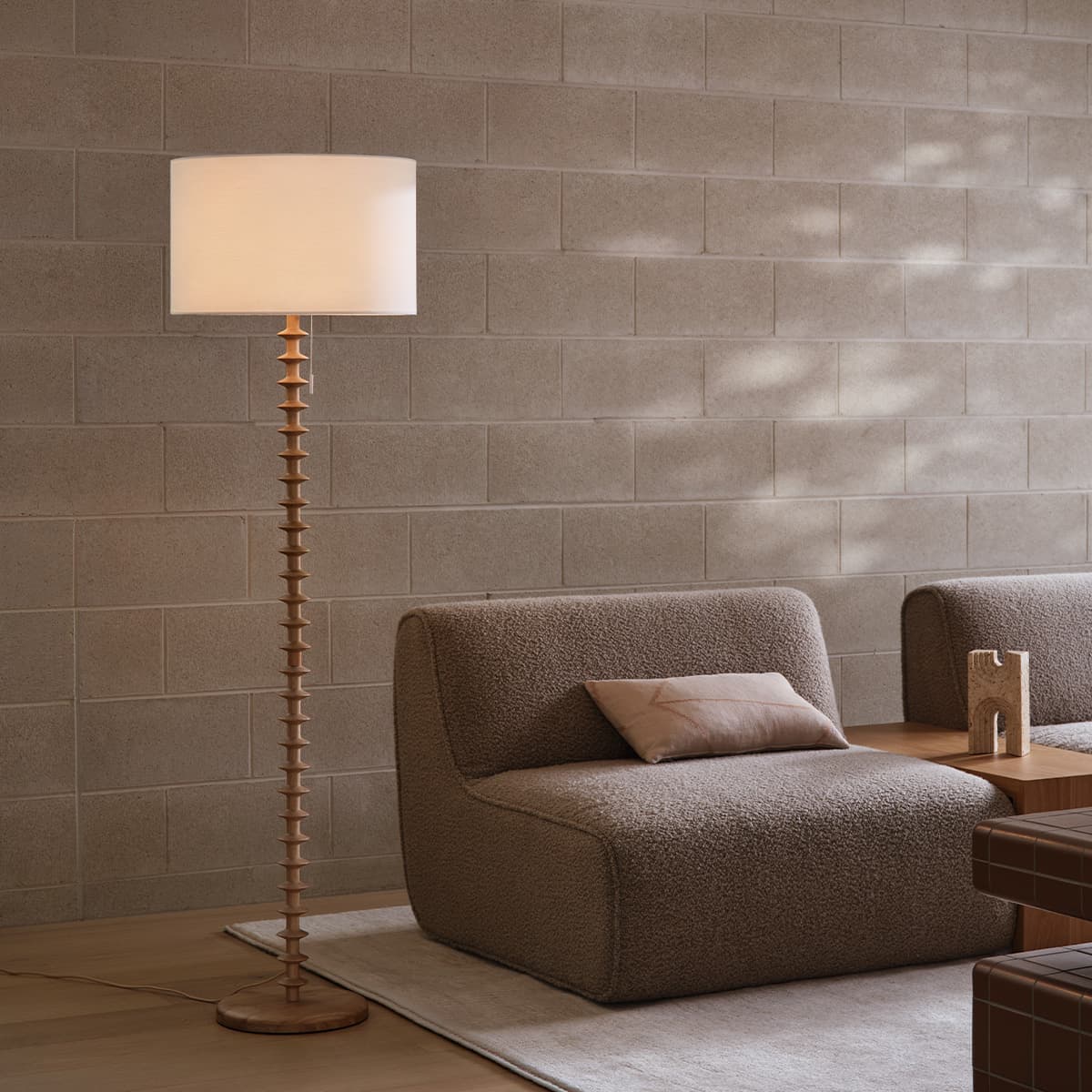 Garret Floor Lamp in Oak with White Linen Shade