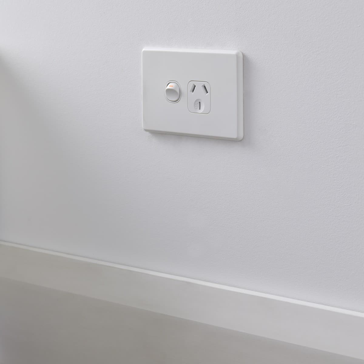 Lucci Power Quantum Single GPO Only in Matte White-img-4