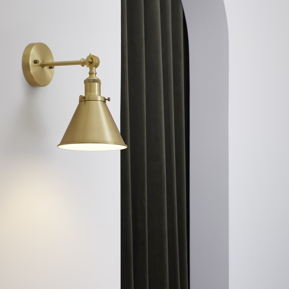 Ascot 1 Light Wall Bracket in Brass-img-2