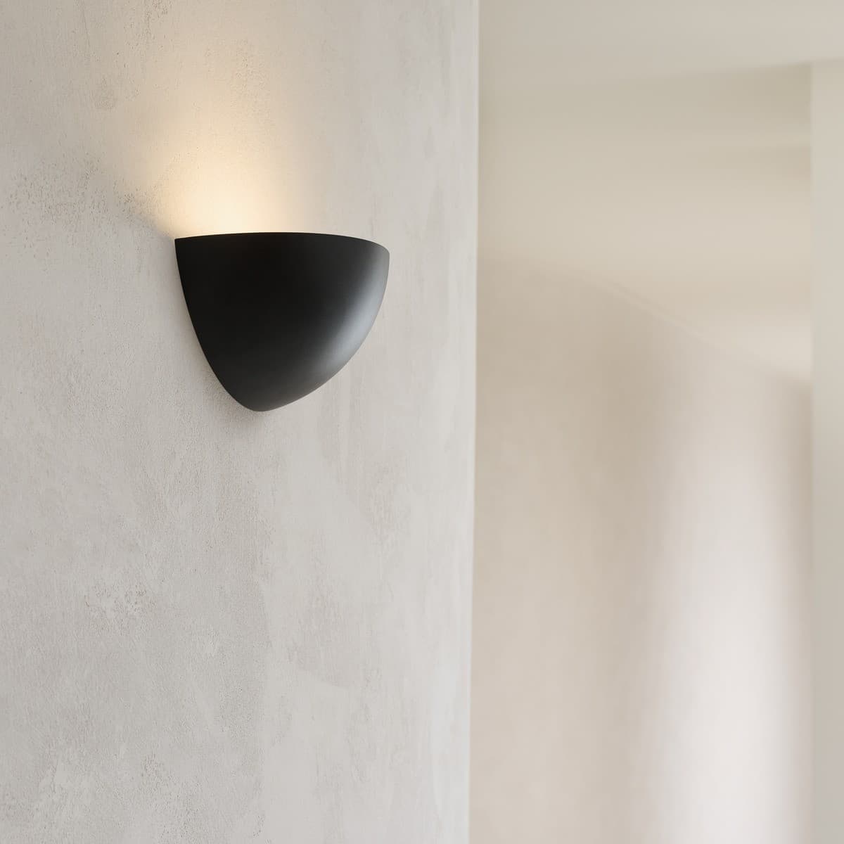 Fino 1 Light Uplighting Wall Sconce in Black