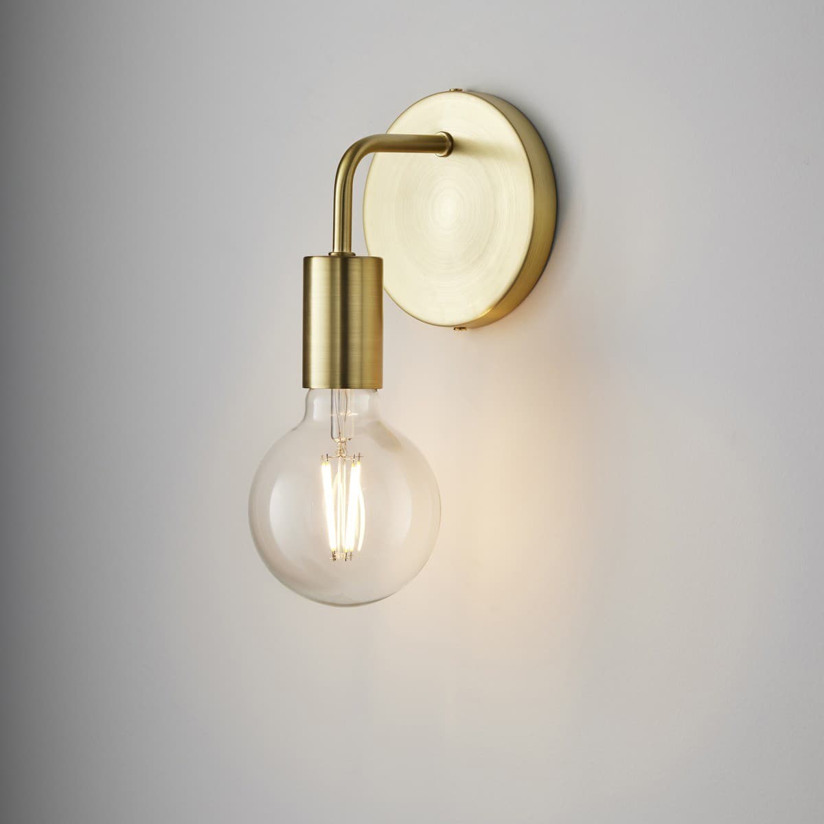 Lanie 1 Light Wall Bracket in Brass