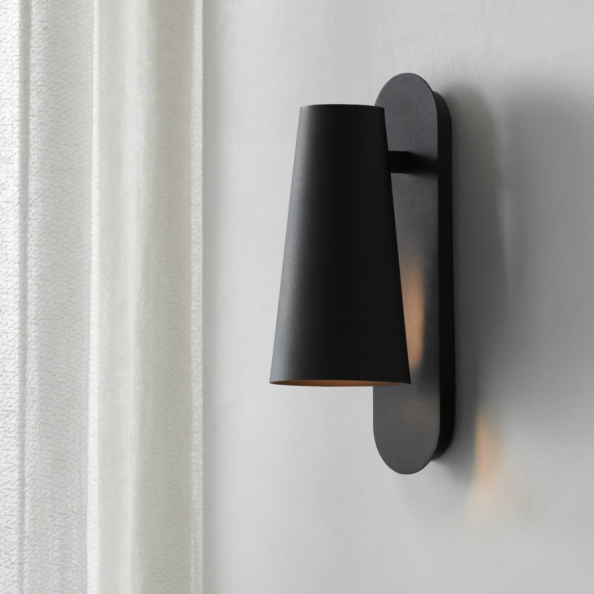 Atlas 1 Light Adjustable Wall Bracket in Black-img-2